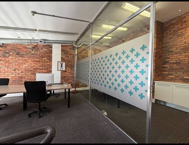 92M² BUILDING TO LET IN GREEN POINT